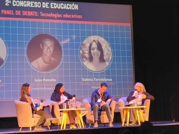 Un apanel de debate sobre tecnología educativa en el que participó Dolores Fleitas