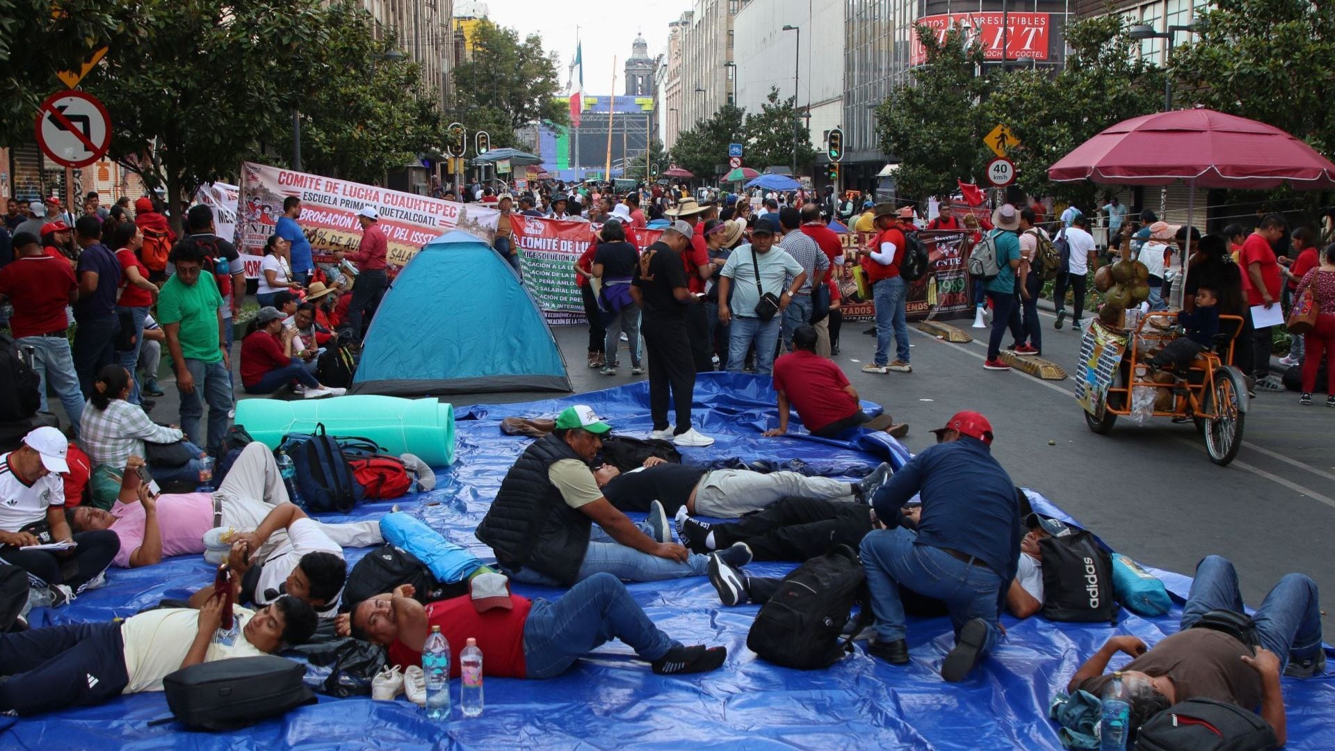 CIUDAD DE MÉXICO, 01JUNIO2026.- Plantón de la CNTE continúa en el Zócalo. (FOTO: DANIEL AUGUSTO SÁNCHEZ/CUARTOSCURO.COM)