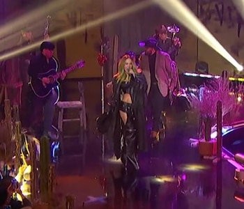 Belinda estrenó en vivo "Cactus"