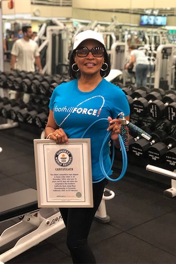 Annie Judis incorporó el ejercicio como rutina diaria para mantenerse saludable y convirtió esa práctica en el eje de su etapa deportiva (Créditos: Guinness World Records)