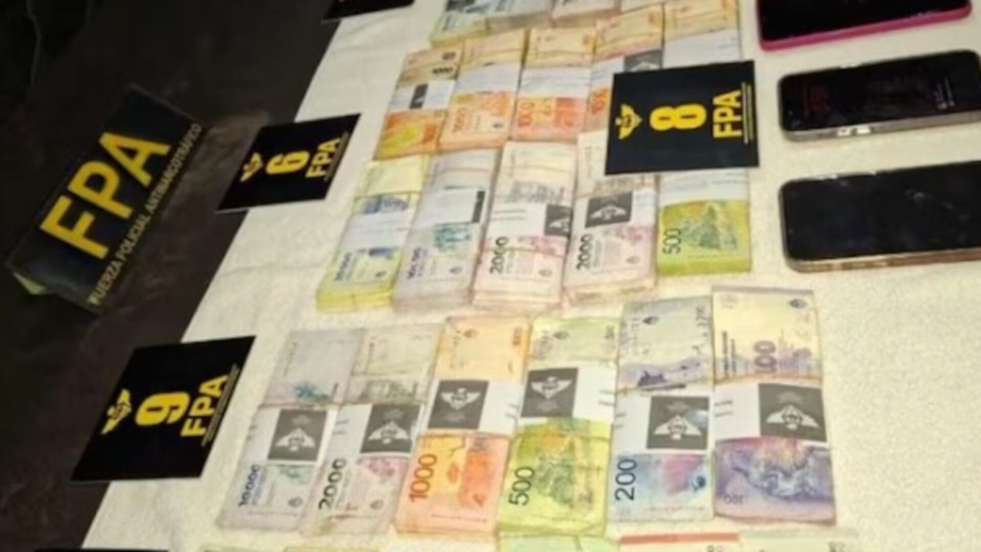 Parte del material secuestrado por la PFA (El Doce.tv)