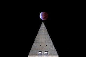 The Beaver 'blood' Moon partial