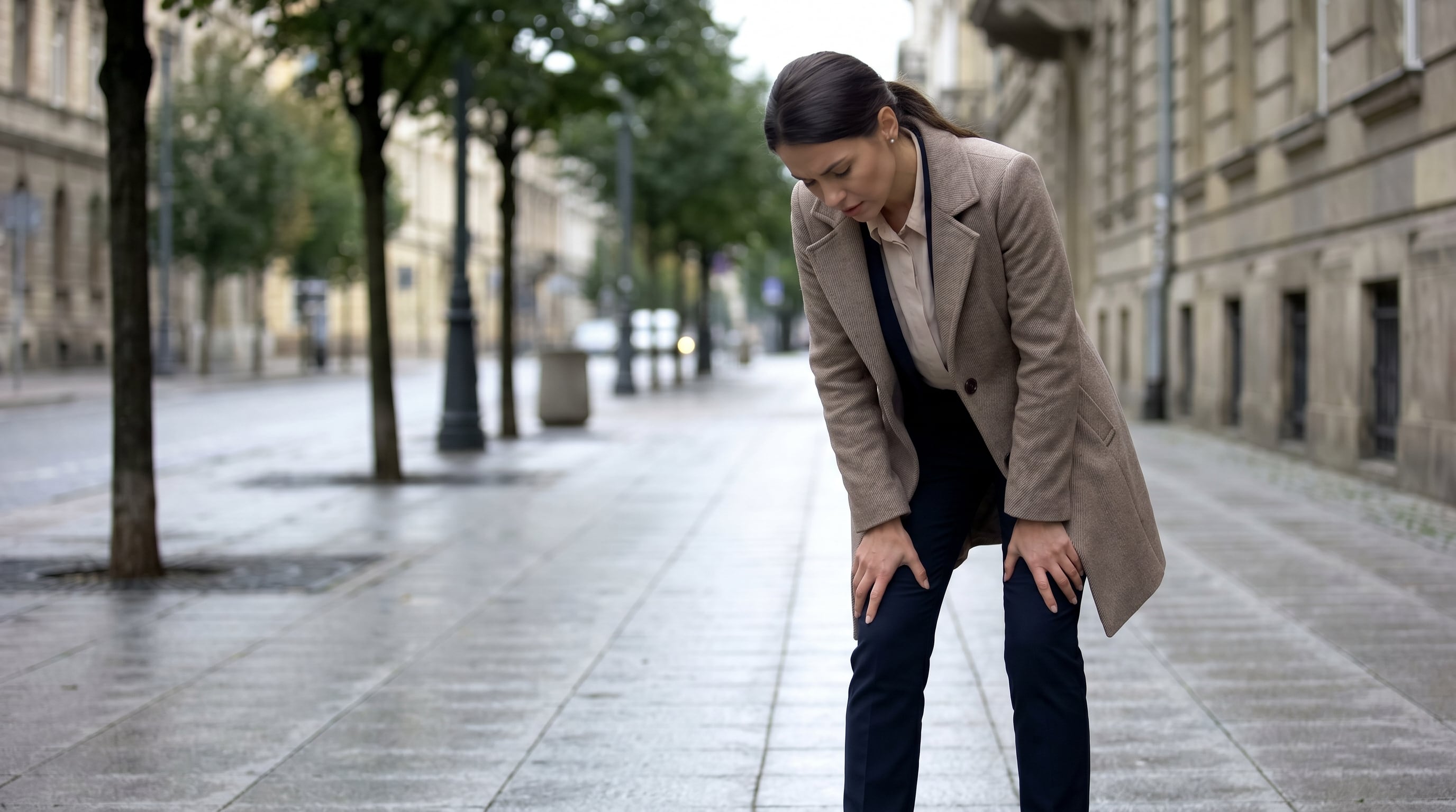 La fatiga extrema y la debilidad inusual pueden ser signos tempranos de enfermedad cardíaca, sobre todo en personas mayores o mujeres, e indican la importancia de un diagnóstico precoz (Imagen Ilustrativa Infobae)