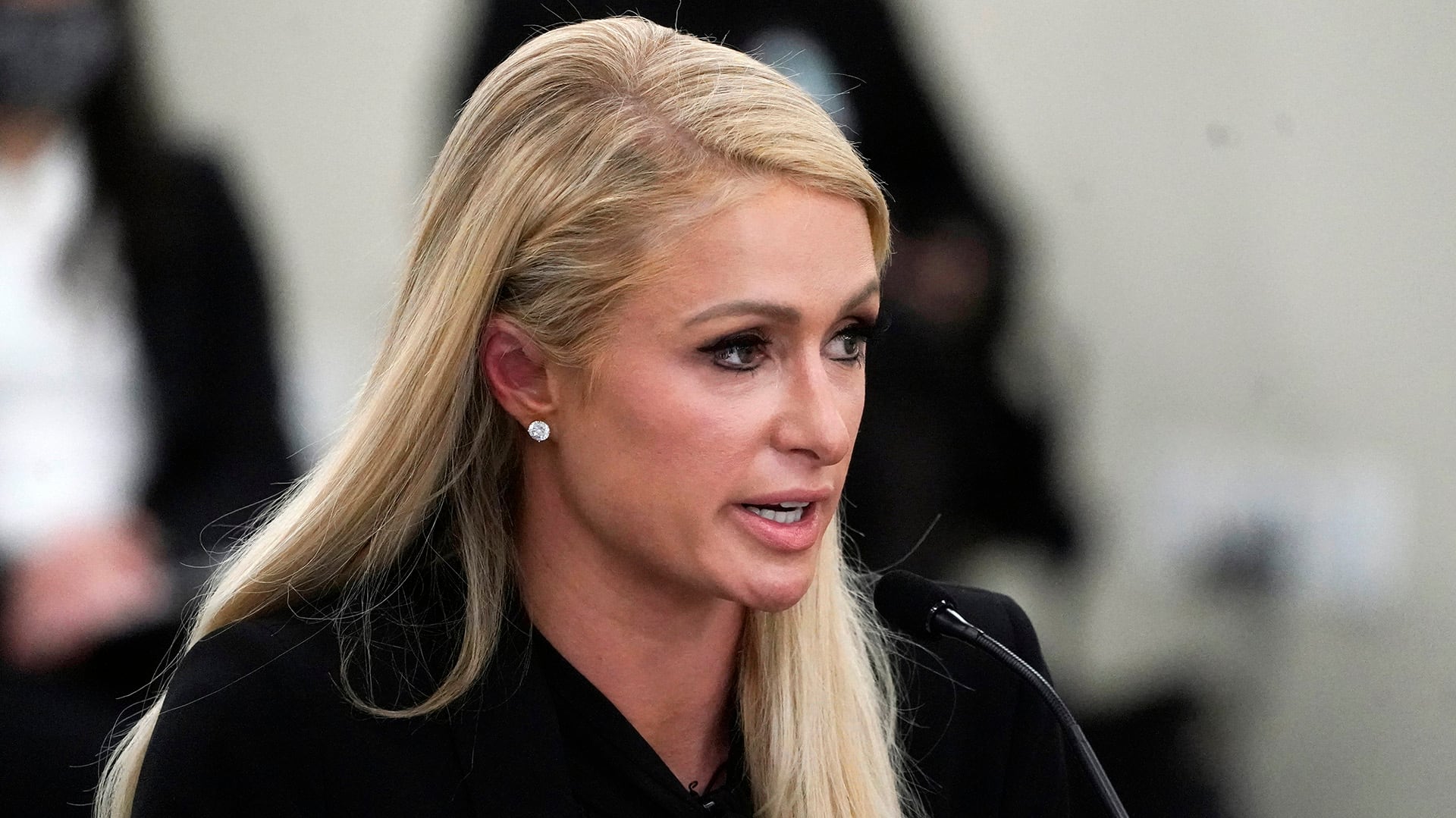 Hilton declaró que en Provo Canyon School sufrió golpes, vigilancia mientras se duchaba, suministro de pastillas de origen desconocido y aislamiento sin ropa (AP Photo/Rick Bowmer).