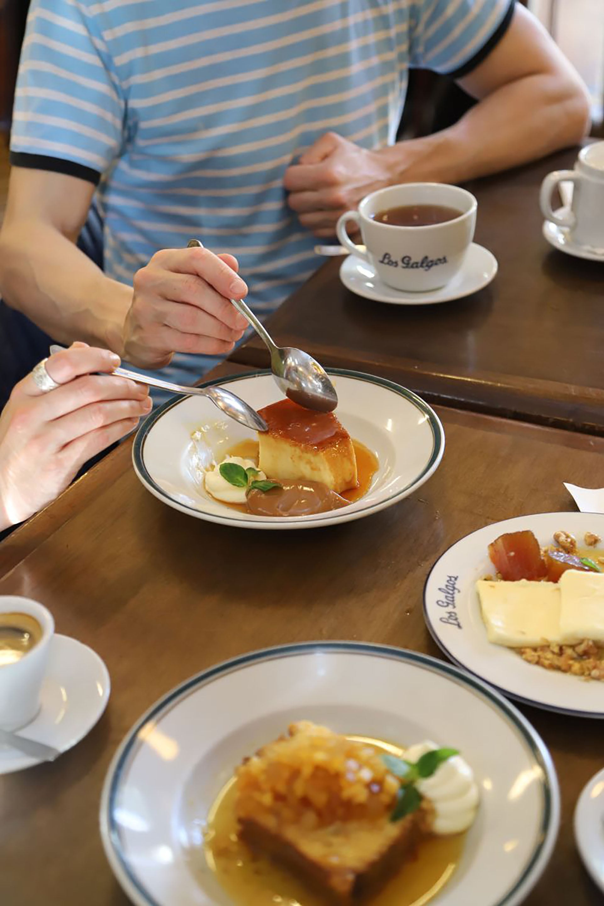 Julián y Florencia repitieron la fórmula puesta en práctica en el bar 878: apostar por la calidad de los productos y el rescate de las tradiciones, pero sin desestimar las actualizaciones y el conocimiento que los comensales van incorporando con el paso del tiempo (Rodrigo Mendoza/Agencia Oído)