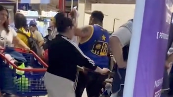 No le cambiaron el televisor en el supermercado y llevó a hinchas de Central Ballester