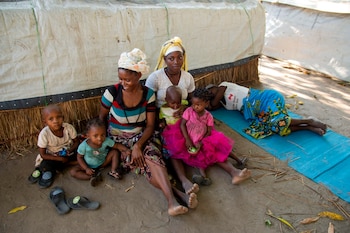 Las mujeres y las niñas