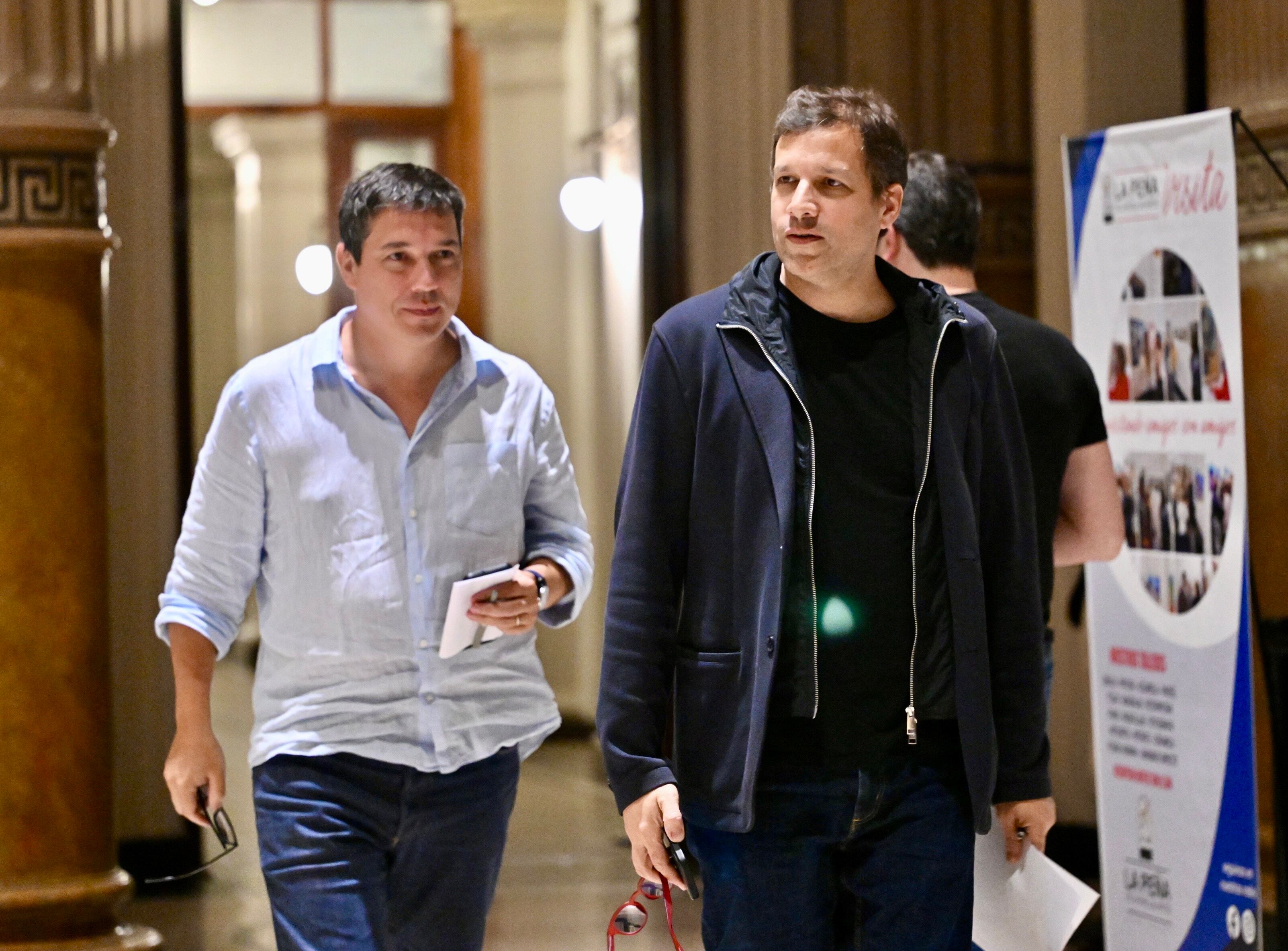 El presidente de la comisión de Presupuesto, Juan Pablo De Jesús y el secretario legislativo de Diputados, Gervasio Bozzano