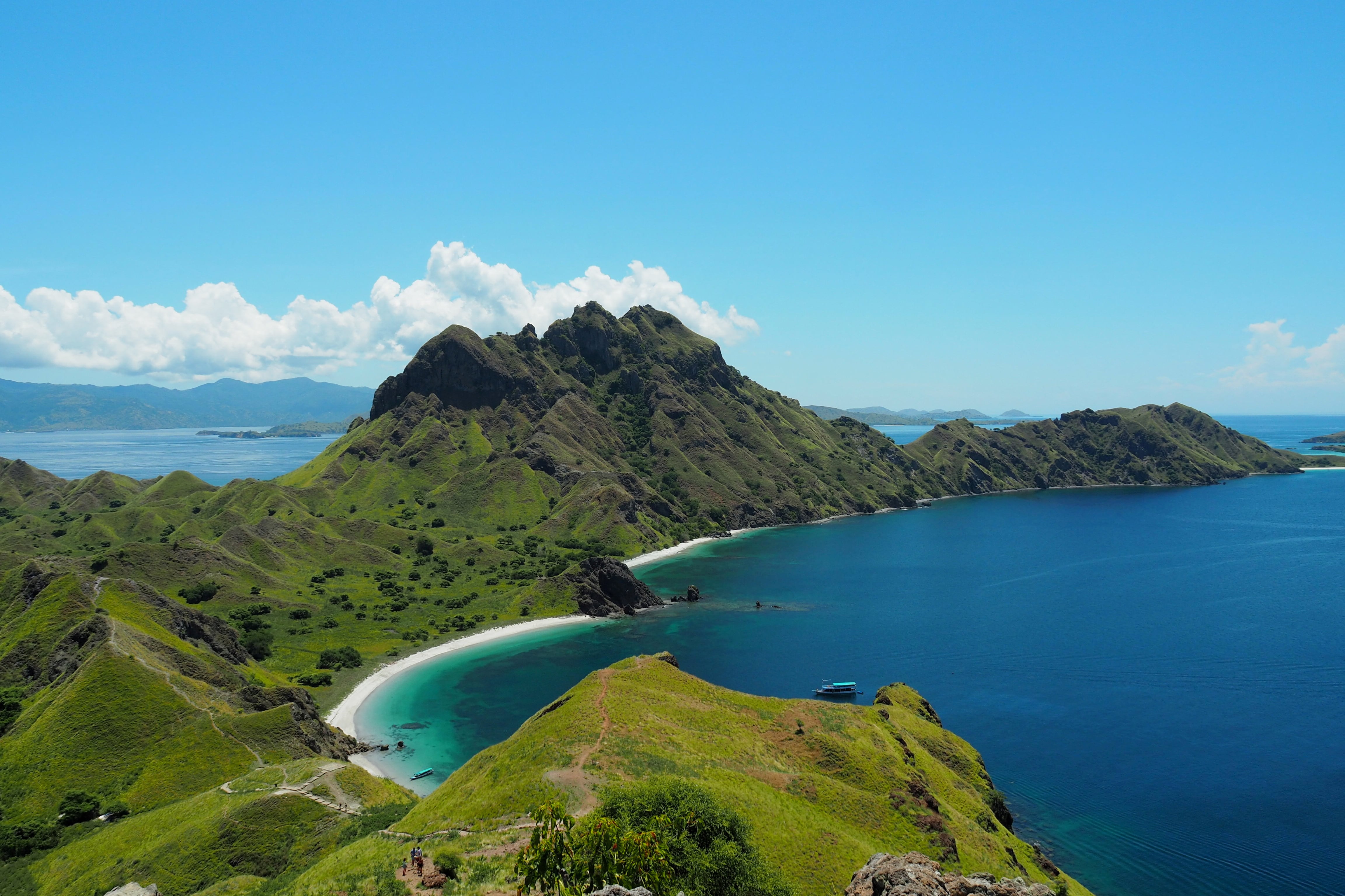 El Parque Nacional de Komodo en Indonesia protege uno de los entornos marinos más ricos del mundo, hábitat de más de 250 especies de corales (REUTERS/Henning Gloystein)