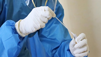El ciudadano franco-argentino contagiado de Hantavirus está aislado en un domicilio de Galicia junto a dos contactos