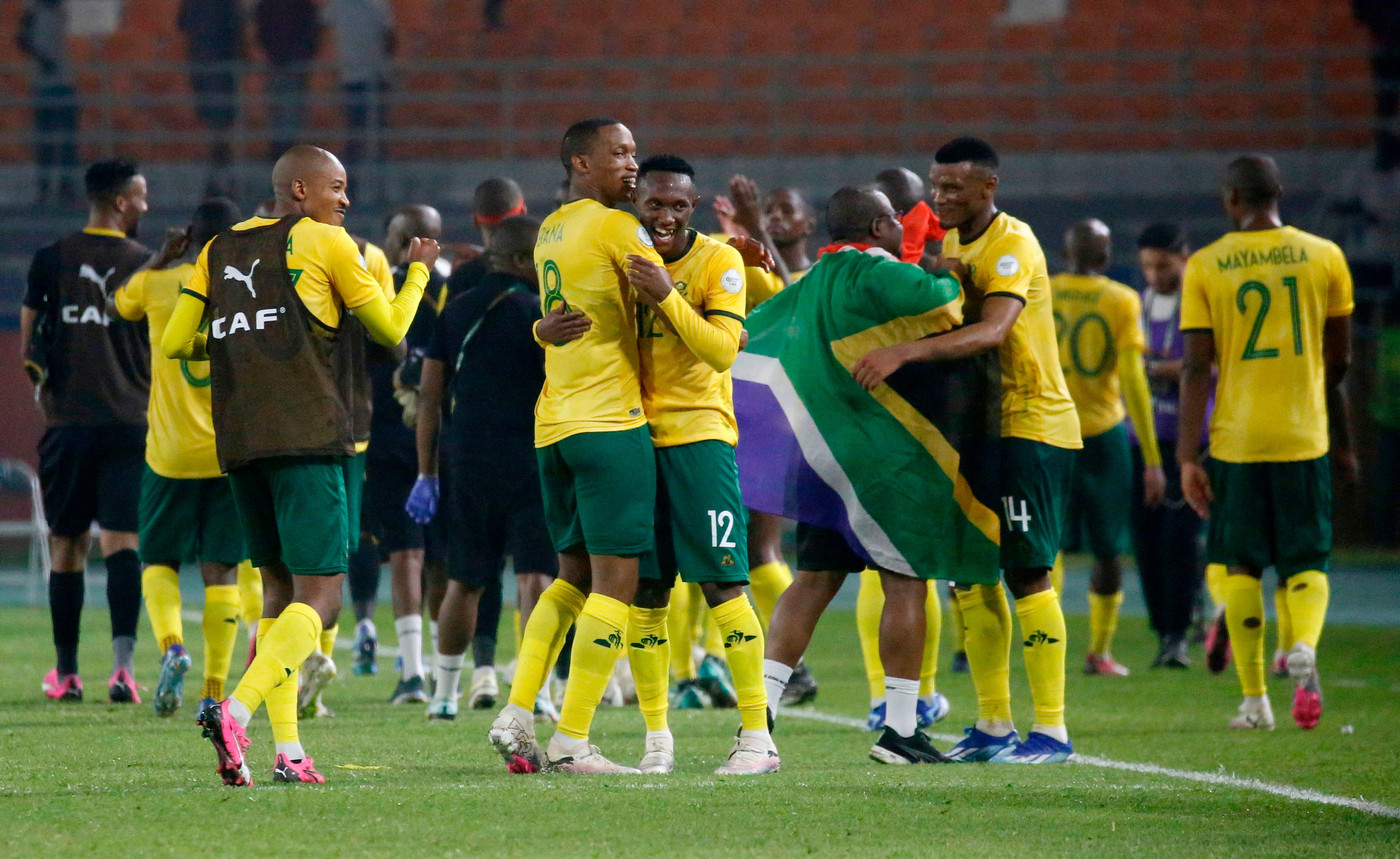 Figuras juveniles Lyle Foster y Thapelo Maseko bucarán dar un golpe de autoridad y superar la fase de grupos como el futuro del la Selección Sudafricana. (REUTERS/Luc Gnago)