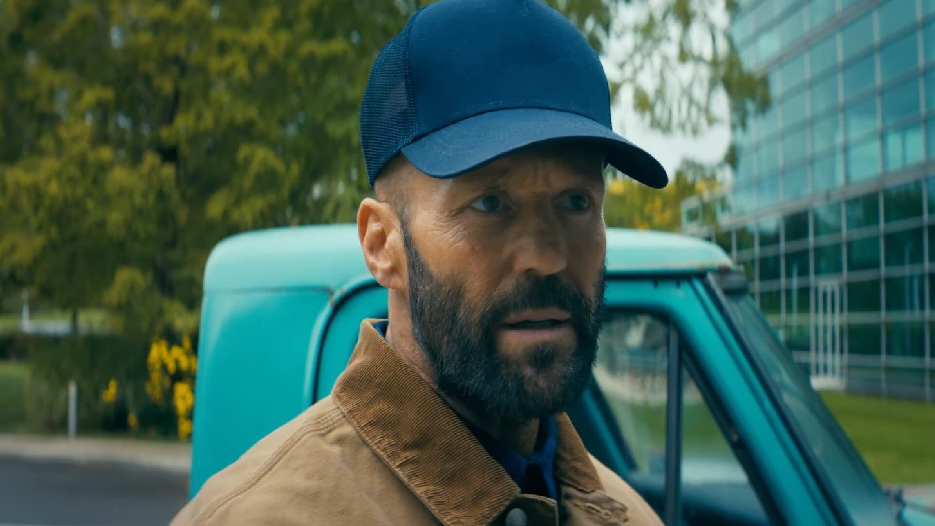 Jason Statham vuelve como fugitivo en el primer tráiler de ‘Beekeeper 2′