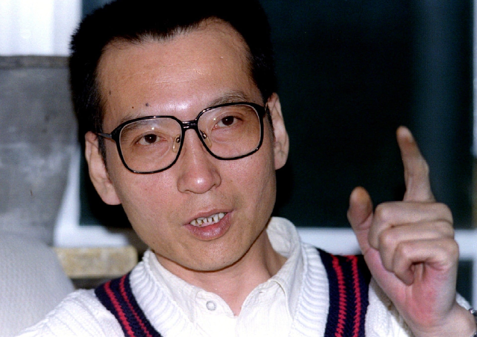 El destacado intelectual disidente Liu Xiaobo fotografiado durante una entrevista el 5 de marzo de 1995 (REUTERS/Will Burgess)