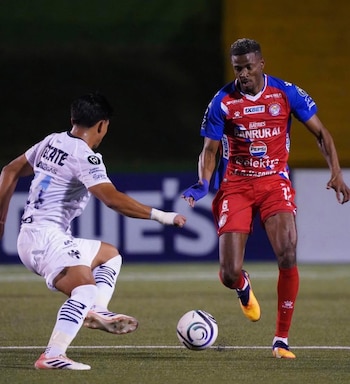 Derrikson Quirós se separó unos