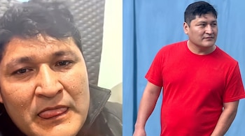 A la izquierda, un plano del rostro de un hombre; a la derecha, el hombre posa de pie con una camiseta roja sobre fondo azul.