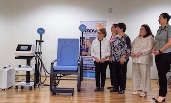 El Hospital Nacional de Geriatría y Gerontología incorporó una silla de estimulación magnética funcional para tratar la incontinencia urinaria. Crédito: CCSS