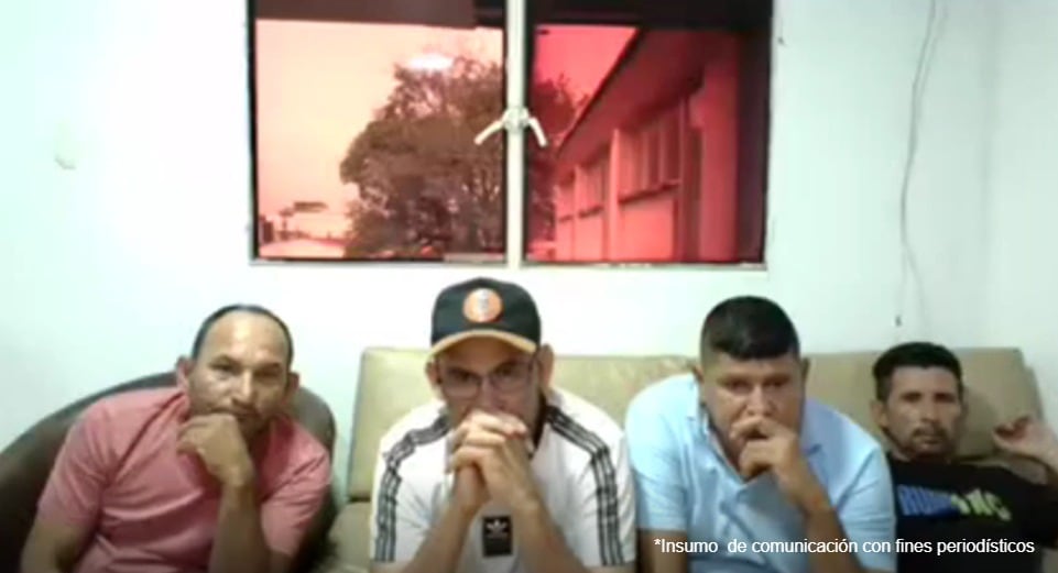 Los presuntos integrantes del grupo armado son señalados de obligar a una familia a abandonar su propiedad bajo amenazas de muerte - crédito Fiscalía