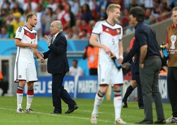 El entrenador Alejandro Sabella (2i)