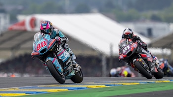 David Alonso, con una lesión en el hombro, terminó quinto en el GP de Francia y ganó posiciones en la clasificación general del Moto2