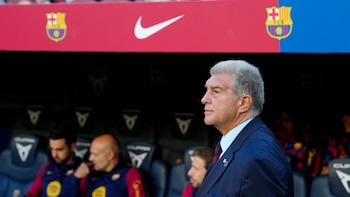 El FC Barcelona se apunta a otro culebrón tras el de Julián Álvarez: los deseos de Laporta para el mercado de fichajes este invierno