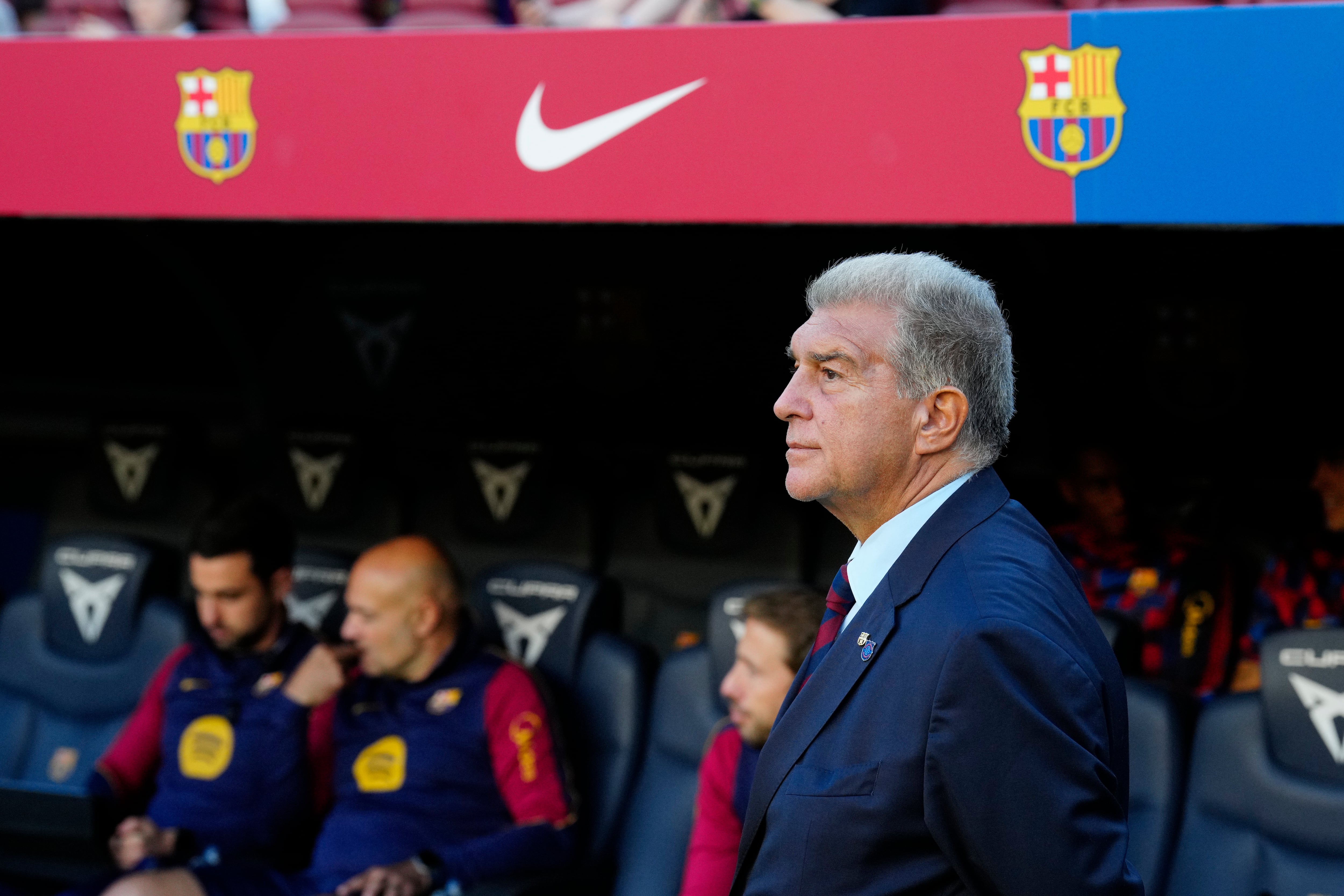 El FC Barcelona se apunta a otro culebrón tras el de Julián Álvarez: los deseos de Laporta para el mercado de fichajes este invierno
