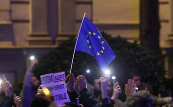 La Comisión electoral de Georgia anunció un recuento parcial de votos, después de las denuncias de fraude (REUTERS/Irakli Gedenidze)