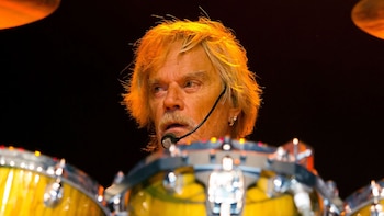 FRANK BEARD - BATERISTA