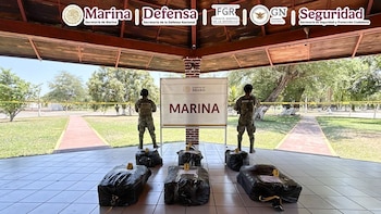 Marina asegura embarcación de cocaína con valor de 56.7 mdp en Michoacán