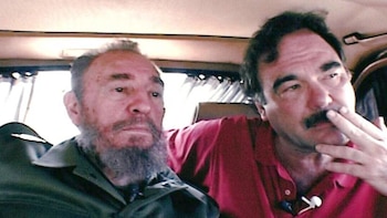 Oliver Stone y Fidel Castro, durante la filmación del documental sobre la vida del líder político cubano.