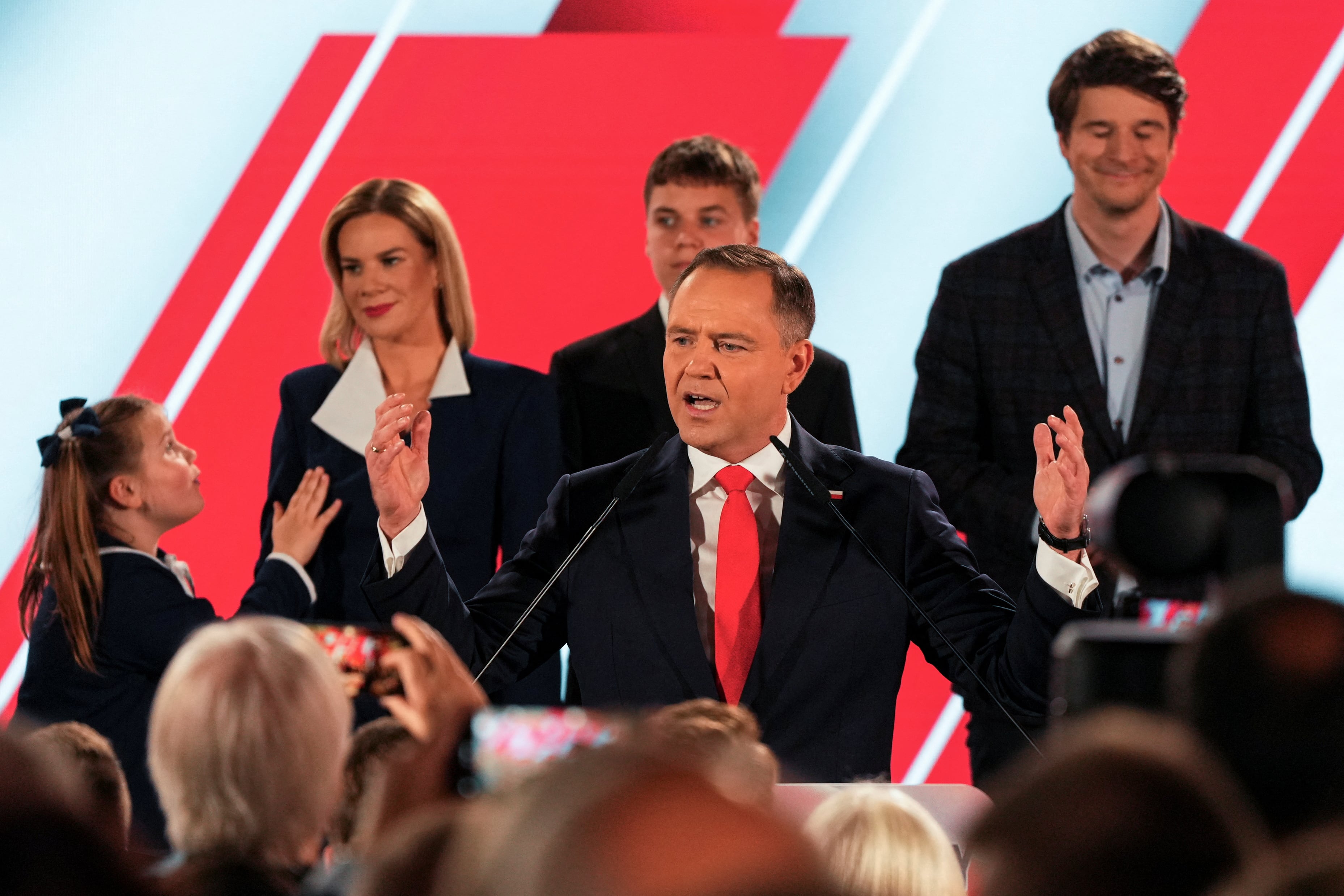 El conservador Karol Nawrocki ganó la segunda vuelta en Polonia y complica la agenda del primer ministro Donald Tusk (REUTERS/Aleksandra Szmigiel)