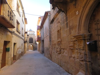 La calle de San Antonio de Padua, en el núcleo histórico tradicional de Cretas. (Wikimedia/Juan Emilio Prades Bel)