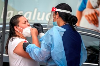 Este balance a las 20.00 hora local (00.00 GMT del miércoles) es de 42.939 contagios más que el lunes y de 1.090 nuevas muertes, es decir, más del doble de fallecidos que en las 24 horas anteriores, cuando hubo 465. EFE /CRISTOBAL HERRERA-ULASHKEVICH /Archivo