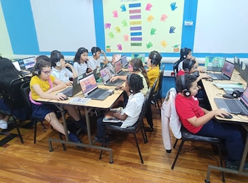 Más de 60,000 estudiantes en Costa Rica tendrán acceso a nuevas plataformas tecnológicas para fortalecer su aprendizaje. Cortesía: MEP