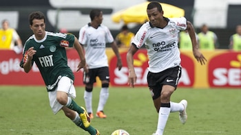 Luis Ramírez durante un partido contra Palmeiras. - Crédito: Gazeta Esportiva