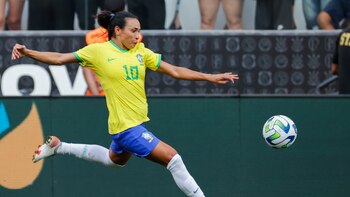 4-0. Marta marca dos goles