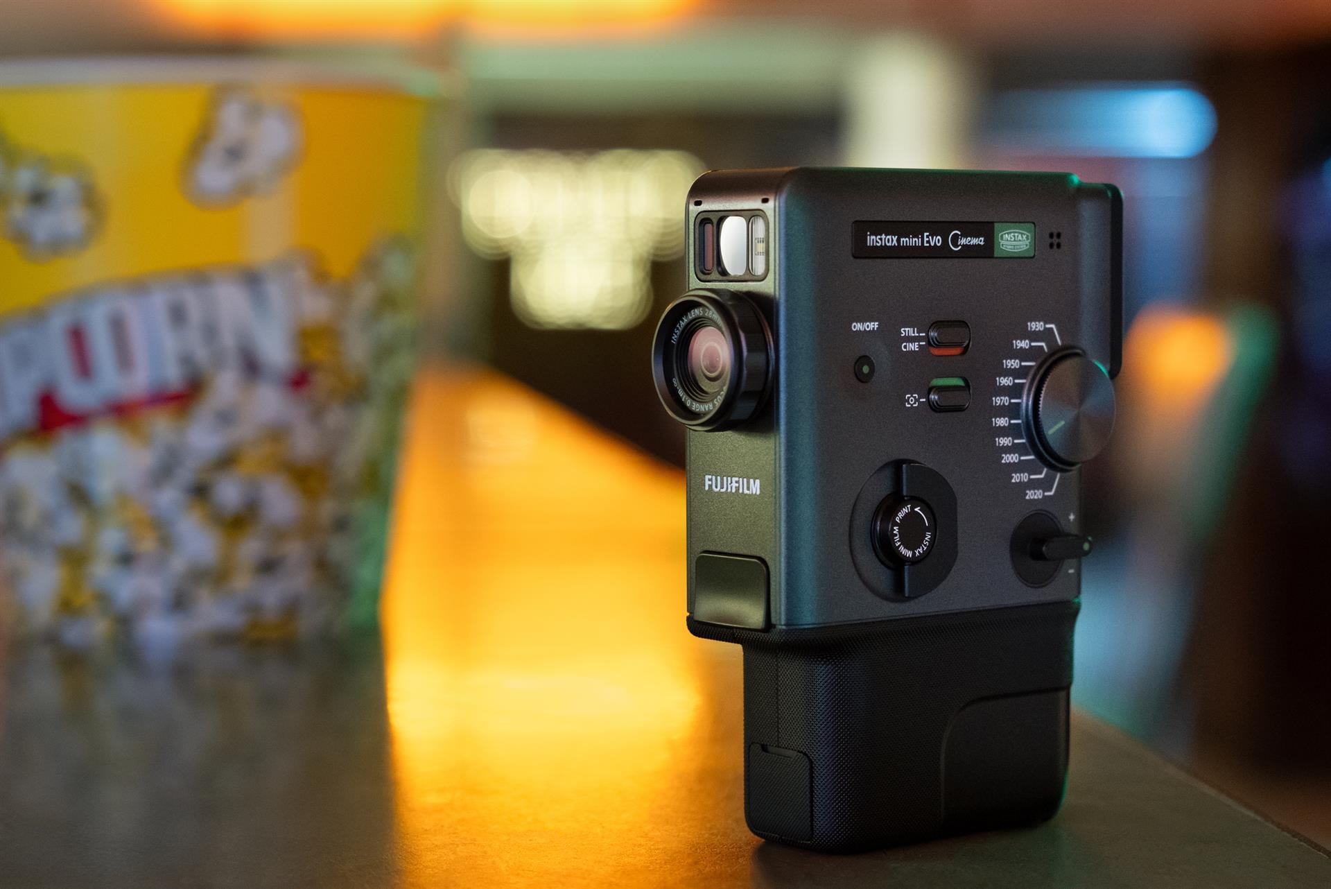 Fujifilm presenta Instax mini Evo Cinema en España, que llegará el 28 de enero con su ‘Eras Dial’