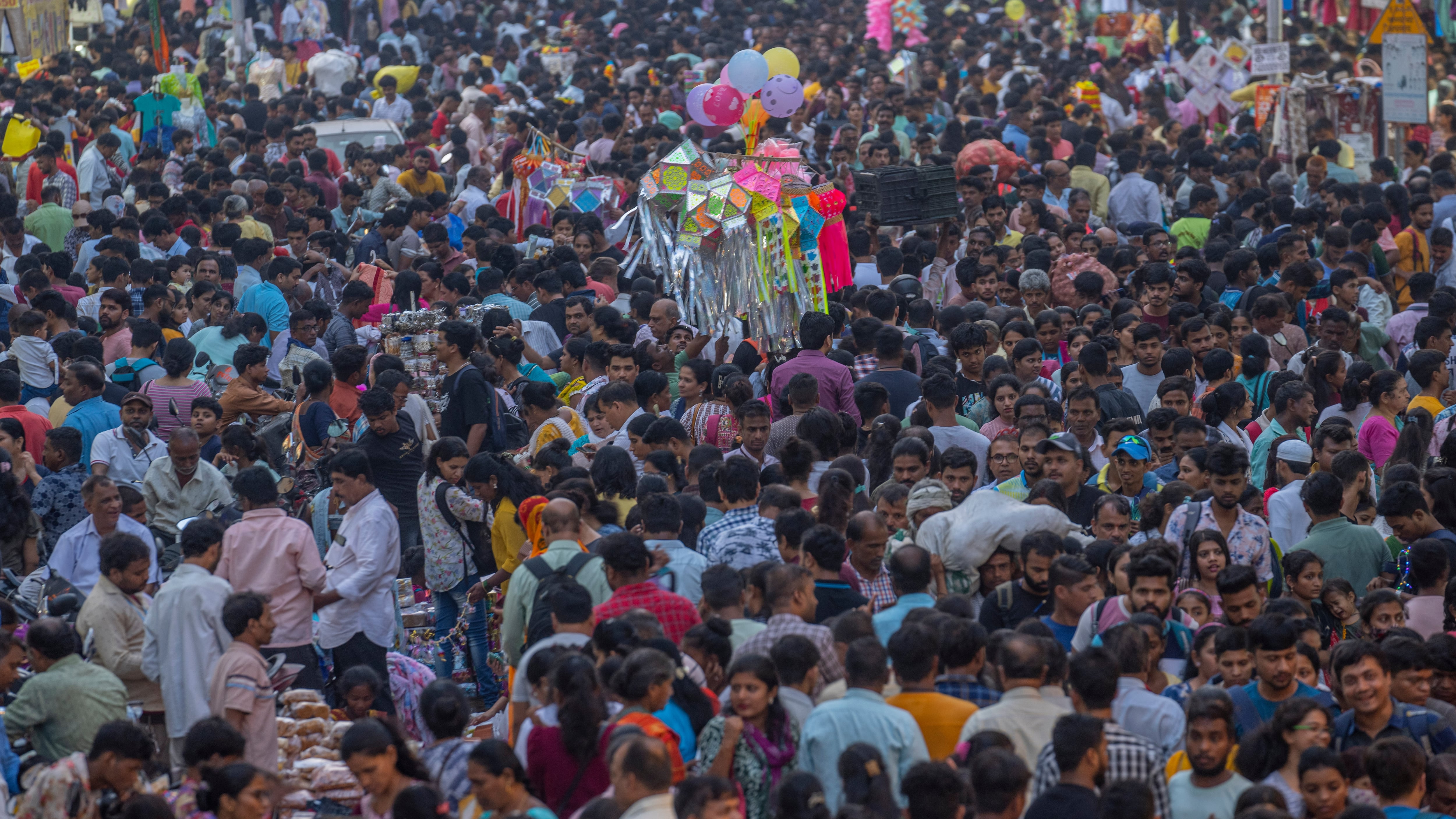 El gobierno de Andhra Pradesh lanzó incentivos económicos para familias que tengan un tercer o cuarto hijo, en medio de la caída de la tasa de natalidad en India. (AP Foto/Rafiq Maqbool)