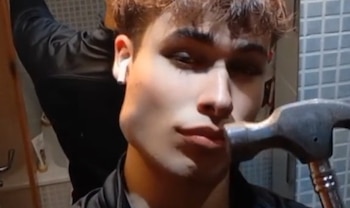 Un usuario de TikTok practica