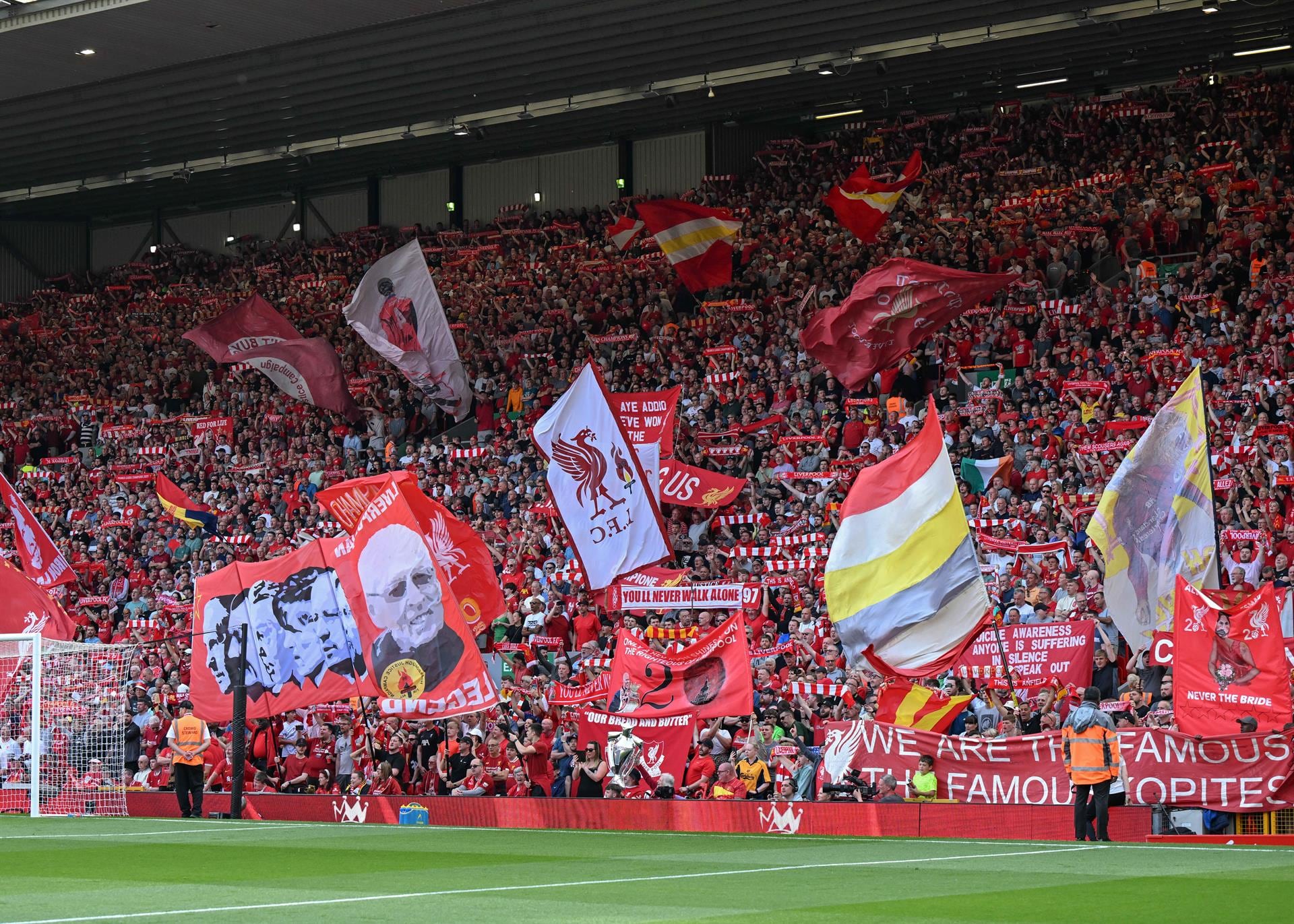 Fenway Sports Group mantendrá el control operativo del Liverpool mientras la transacción espera aprobaciones regulatorias y el cierre formal.