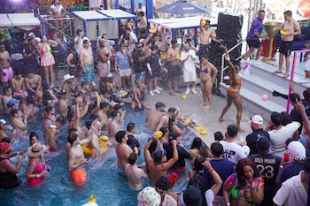 El aviso consular incluyó recomendaciones sobre seguridad en playas, prevención de fraudes, protección de pertenencias y el uso de servicios oficiales de transporte y asistencia en caso de emergencia. FOTO: ELIZABETH RUIZ/CUARTOSCURO.COM