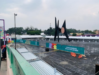 Las puertas del Estadio Azteca abrirán a las 16:00 horas y estará restringido a aficionados con boleto, provocando diversos cierres en avenidad principales como la Calzada de Tlalpan. (Foto: Raúl A. González/Infobae México)