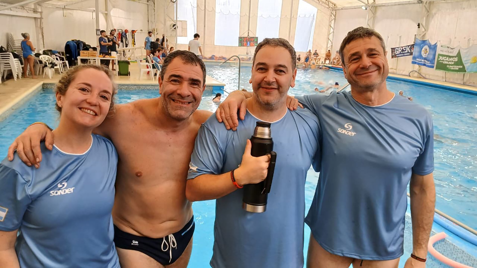 Marianela, Manuel, Ezequiel, conocido como El Pulpo, y Juan José Cayetano de Club Universitario.