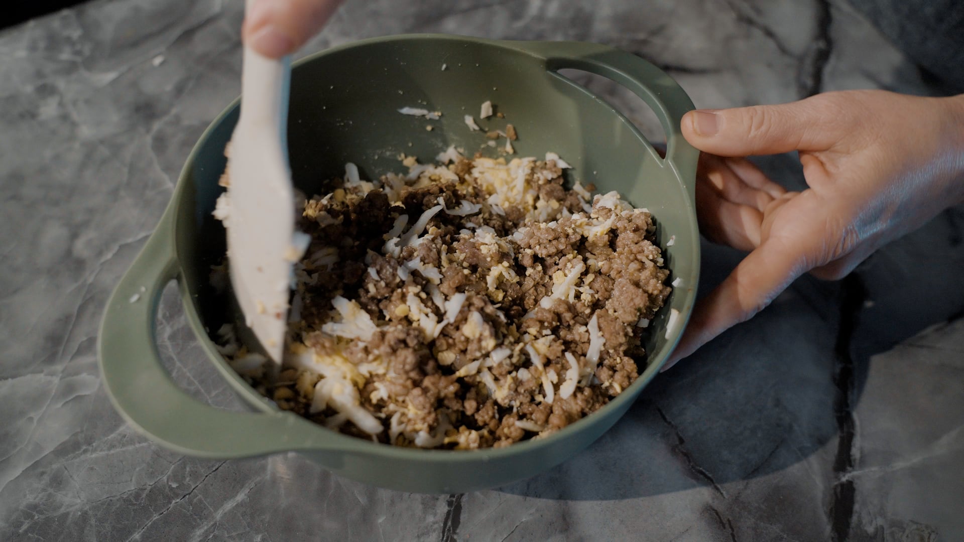 Comino, pimentón y carne picada: la combinación que define el sabor clásico de las empanadas argentinas (Flora Producciones)