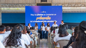 El Salvador abre paso a una nueva generación universitaria
