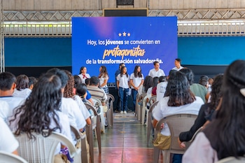 El evento Futuro Becado DI reunió a 3 mil jóvenes salvadoreños en Ahuachapán y marcó un hito para la educación superior en El Salvador. (Cortesía Dirección de Integración)