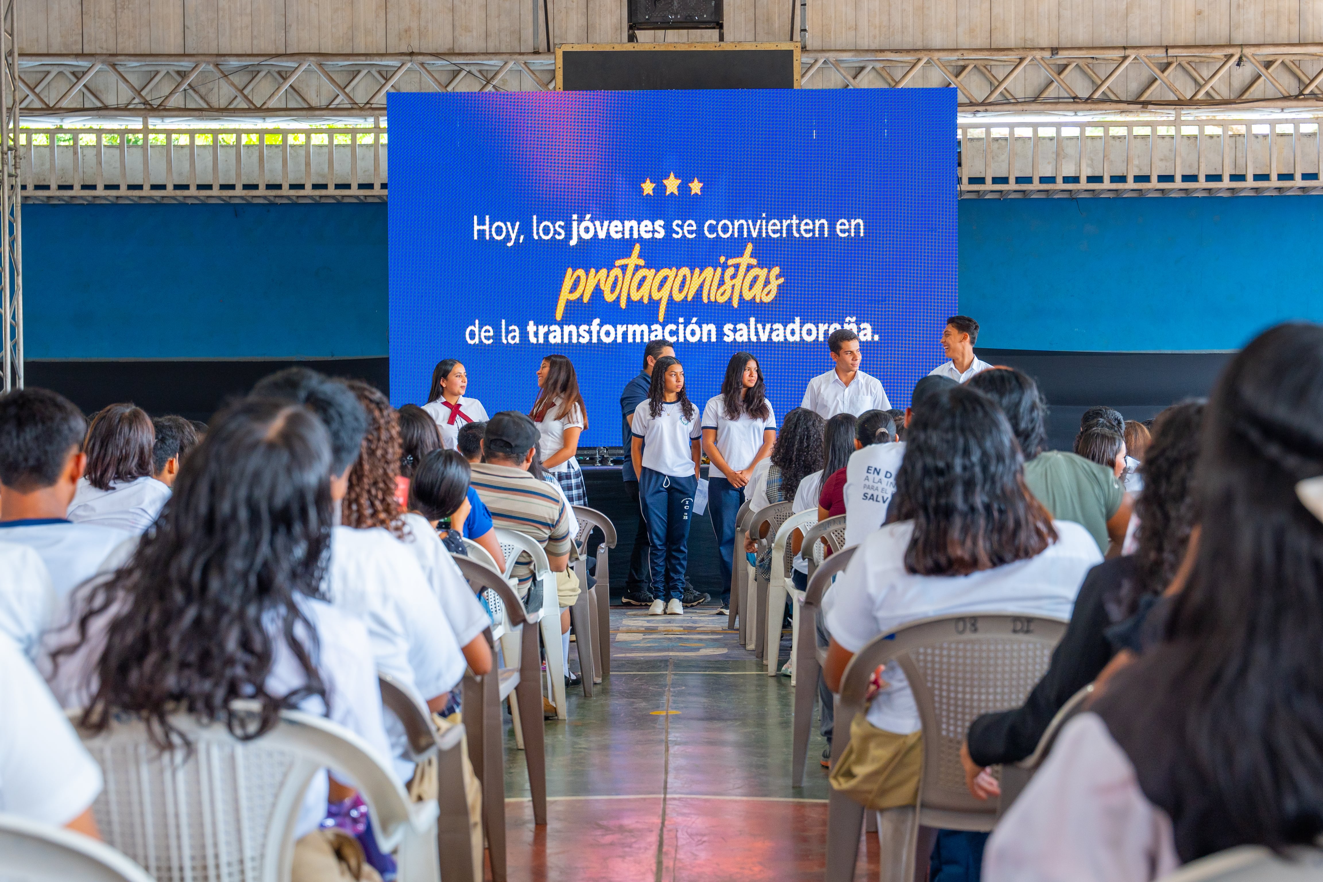 El evento Futuro Becado DI reunió a 3 mil jóvenes salvadoreños en Ahuachapán y marcó un hito para la educación superior en El Salvador. (Cortesía Dirección de Integración)