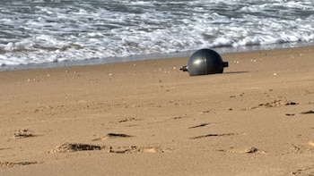 De evacuaciones a zonas de exclusión: así fue el operativo de emergencia por las 6 esferas halladas en una playa australiana