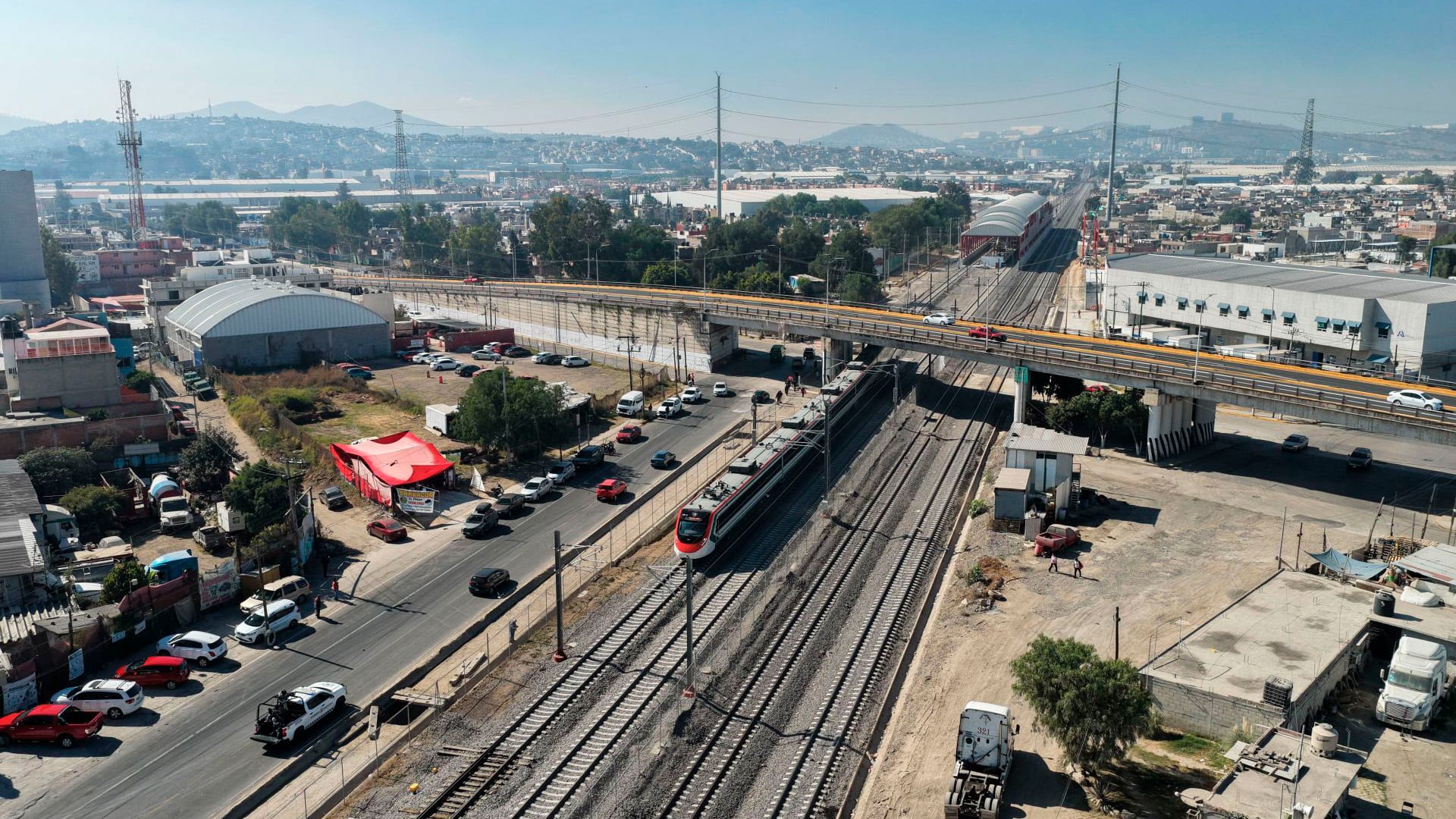 El Gobierno asignó la operación del ramal Lechería-AIFA al Fonadin sin concurso público, con respaldo de una figura jurídica que equipara al fideicomiso con una entidad paraestatal para efectos de concesiones federales. (Cuartoscuro)