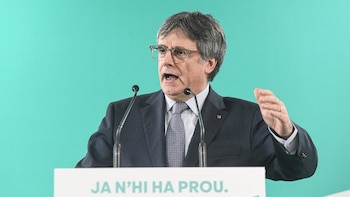 Puigdemont pide cesar a Paneque