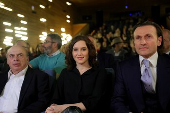 David Hatchwell con Díaz Ayuso.